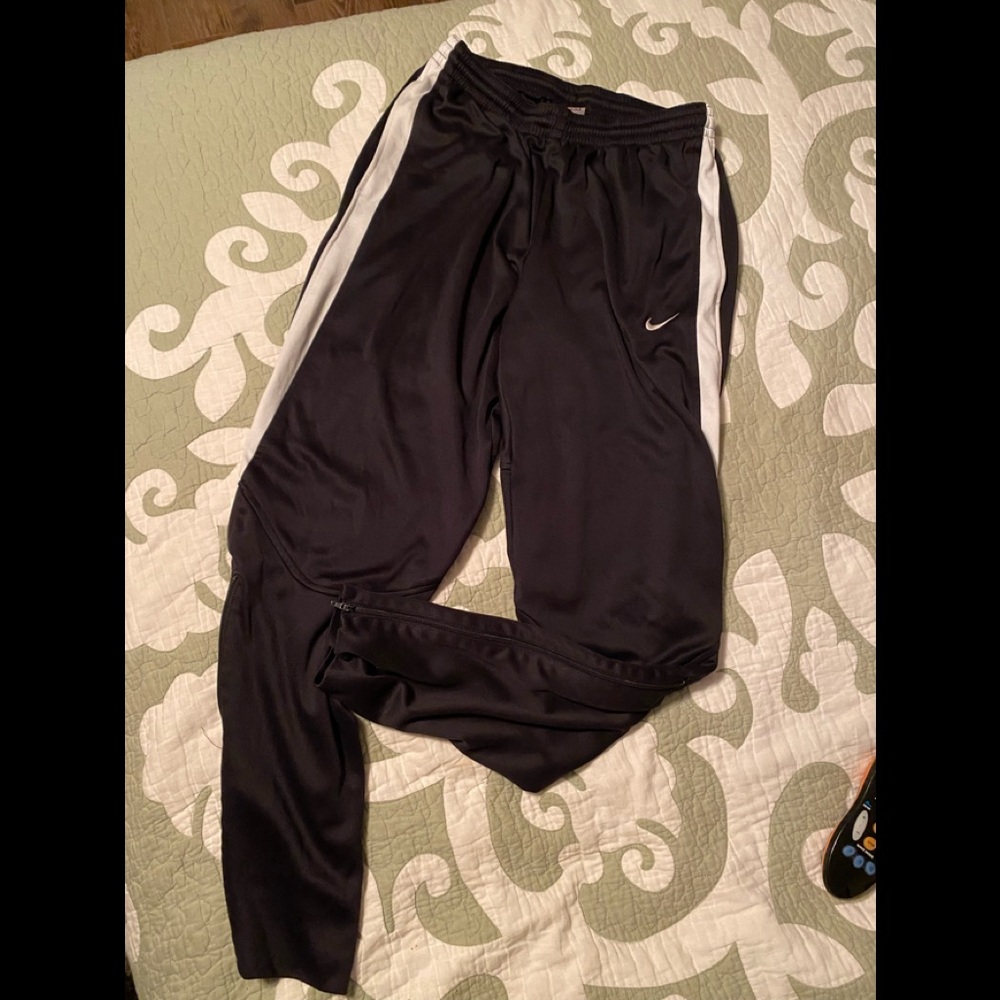 Nike dri fit pants in size Small LNC